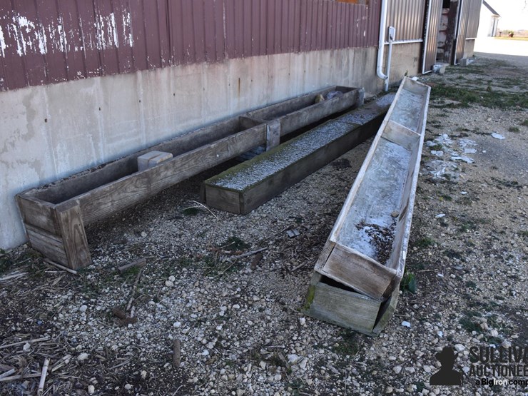 wooden-feed-bunks-image-2