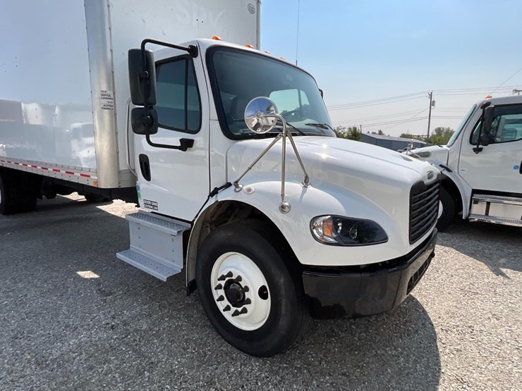 2021-freightliner-m2-106-image-6