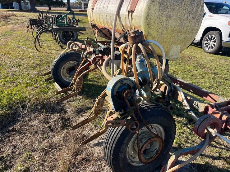 4-row-double-knife-rig-with-john-blue-piston-pump,-on-a-15’-x-3”-x-3”-bar-located-at-276-jonestown-road,-snow-hill-nc-call-252-531-8061-for-more-info.-image-4