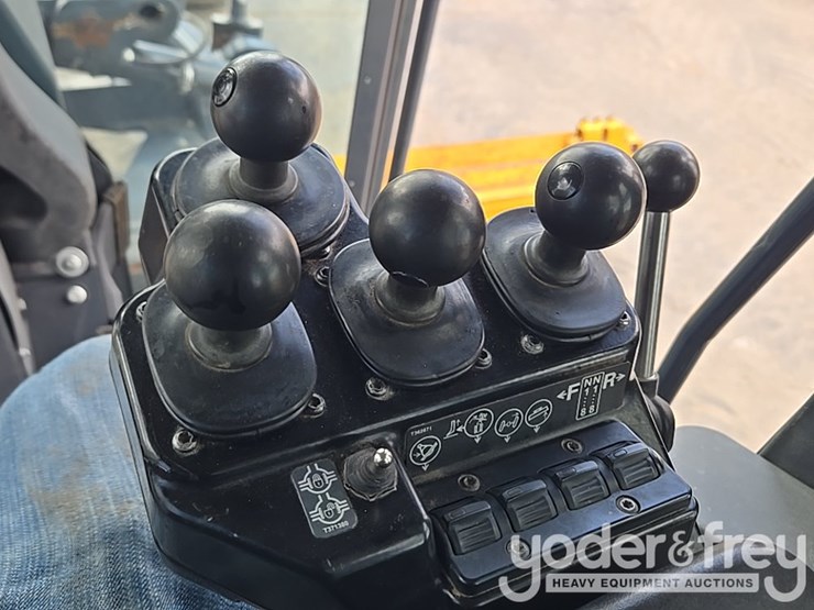 2017-deere-872g-image-165