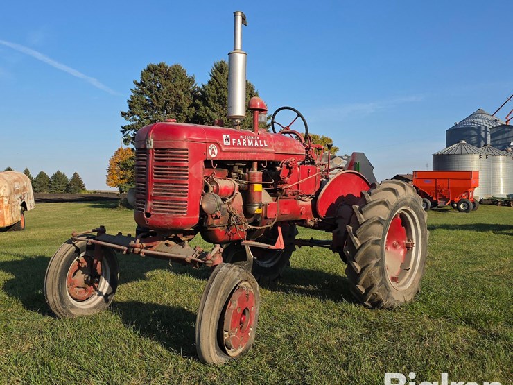 1953-farmall-super-a-2wd-tractor-image-1