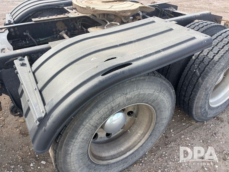 2000-caterpillar-10-image-26