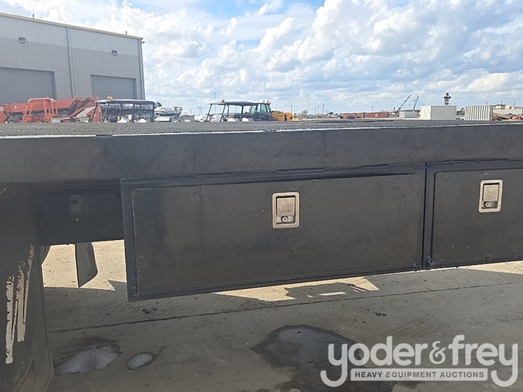 2021-freightliner-m2-106-image-61