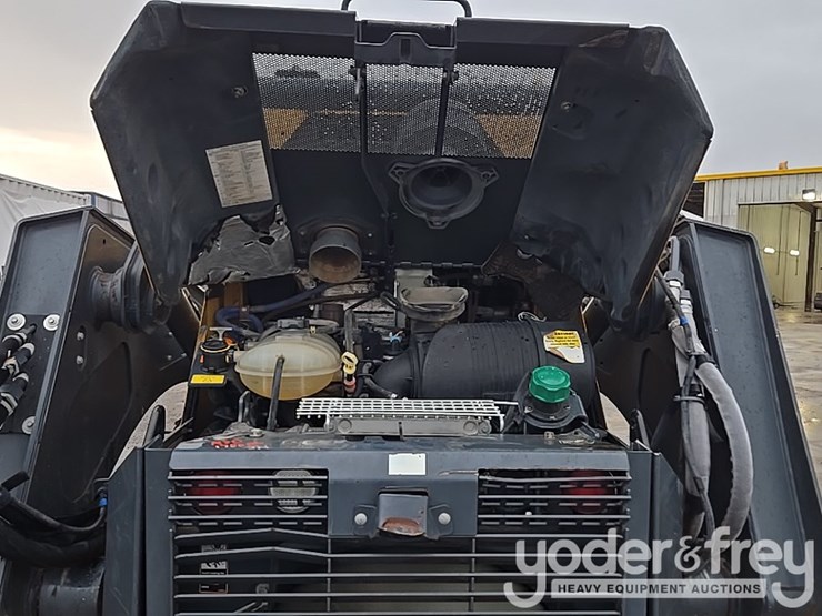 2020-deere-333g-image-44