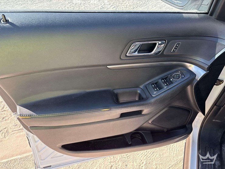 2017-ford-explorer-image-13