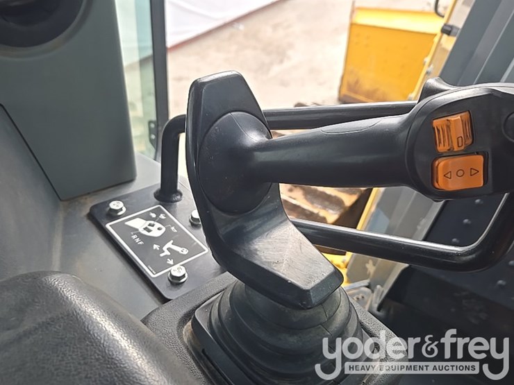 2019-deere-850l-wlt-image-113