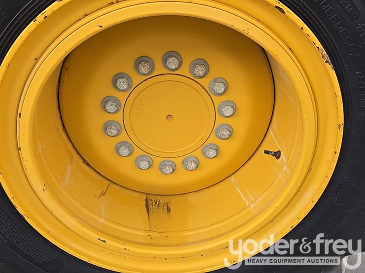 2017-deere-872g-image-80