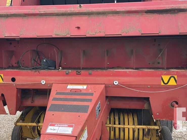 new-holland-660-image-8