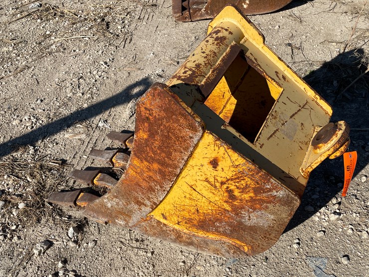 #6336-•-john-deere-excavator-bucket-image-1