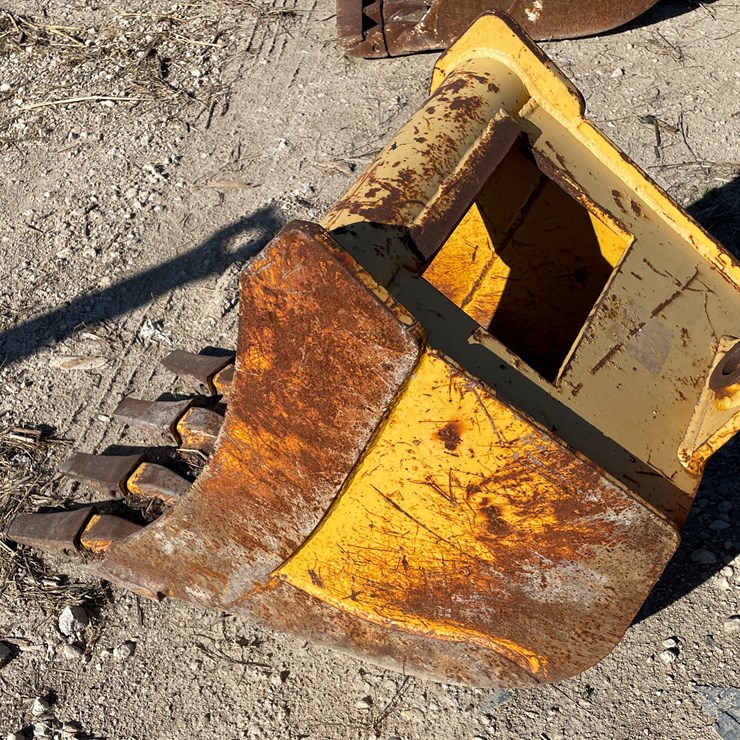 #6336 • John Deere Excavator Bucket