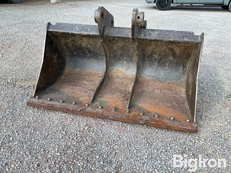 72"-c&p-excavator-bucket-image-2