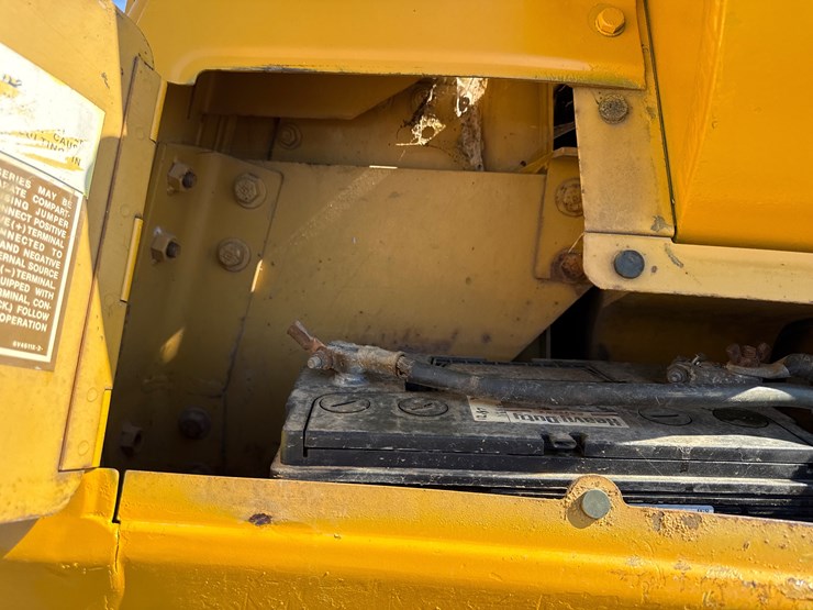 caterpillar-d4h-image-15