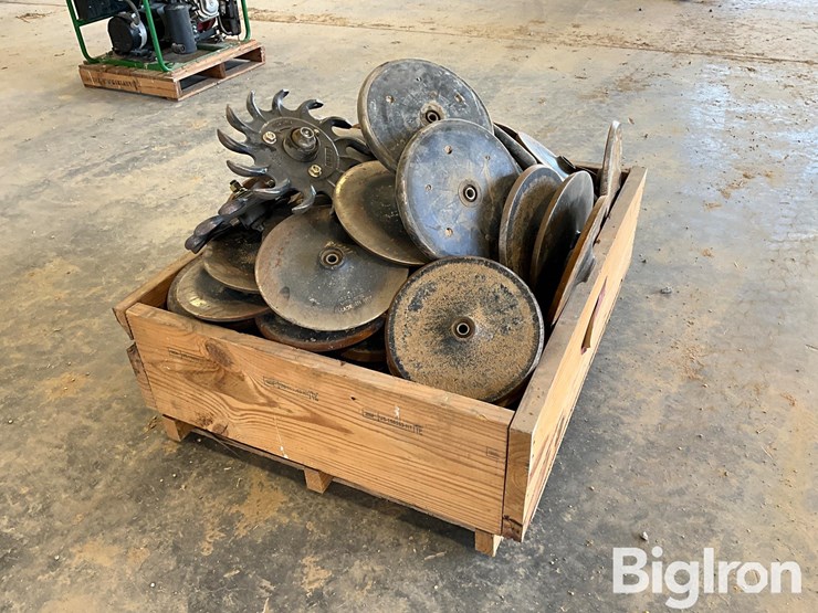 john-deere-cast-iron-closing-wheels-image-5