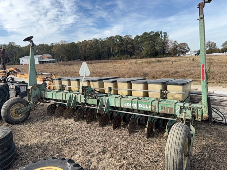 john-deere-7340-image-2