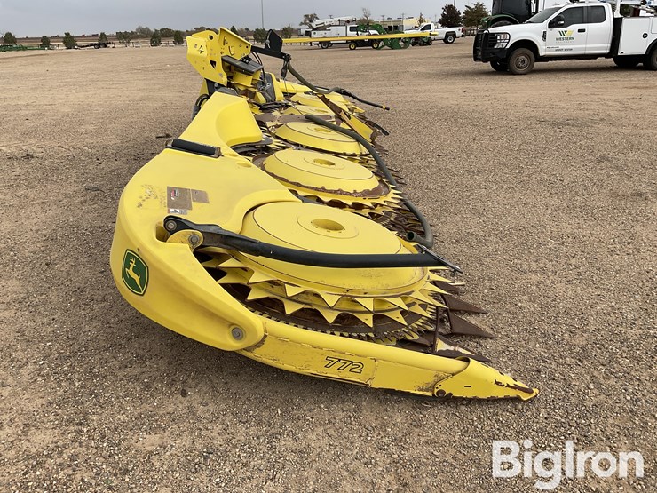 2023-john-deere-772-image-4