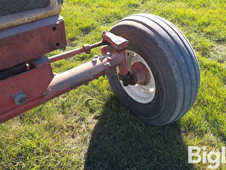 farmall-560-2wd-tractor-image-19