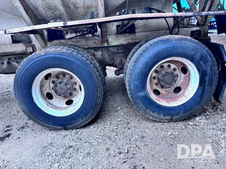 2003-volvo-10-image-36