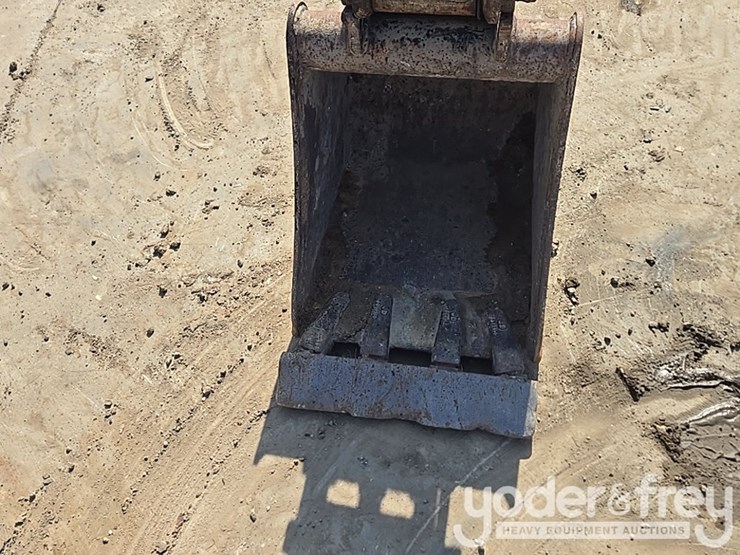 2020-deere-35g-image-11