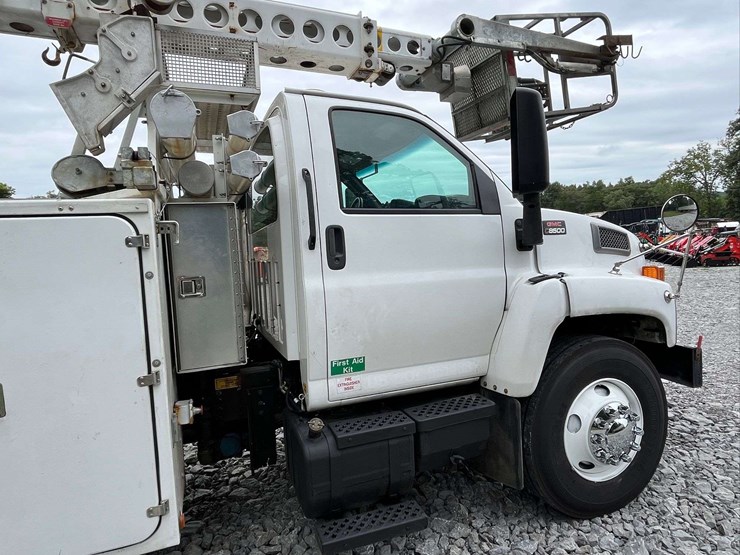 2005-gmc-c8-cable-placer-truck-image-38
