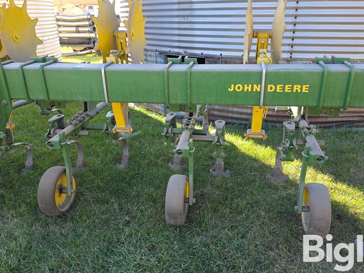 john-deere-8r30"-cultivator-image-9