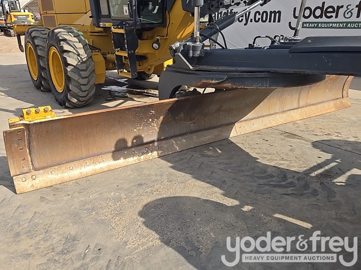 2017-deere-872g-image-11