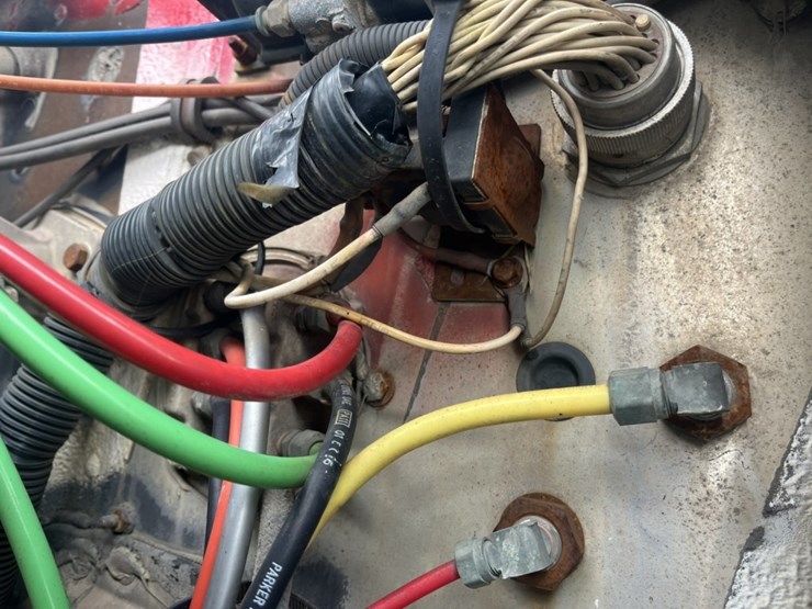 #1633-•-1995-freightliner-usf-1e-sleeper-cab-truck-tractor-image-65