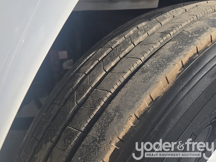 2021-freightliner-m2-106-image-54