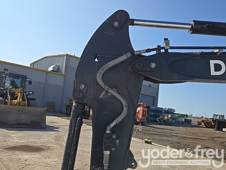 2019-deere-35g-image-30