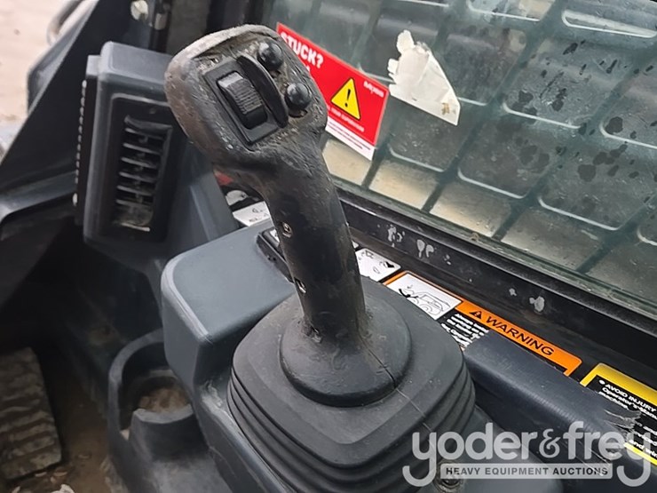 2020-deere-333g-image-70