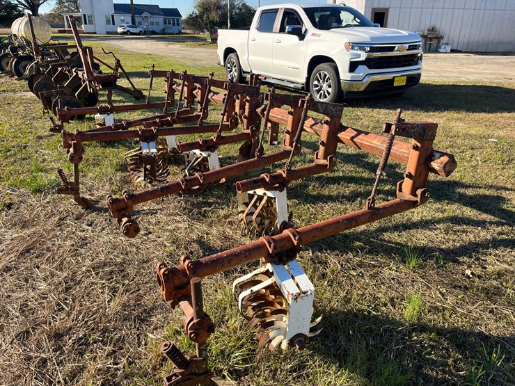 lillingston-4-row-rolling-cultivator,-166”-bar,-3.5”-diamond-bar,-missing-some-parts,-located-at-276-jonestown-road,-snow-hill-nc,-call-252-531-8061-for-more-info-image-4