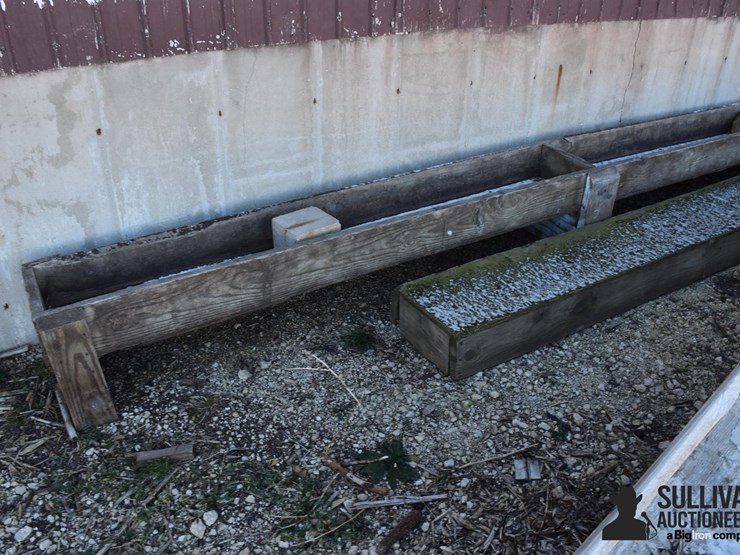 wooden-feed-bunks-image-3