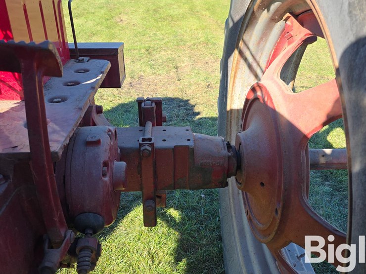 1940-farmall-h-2wd-tractor-image-15
