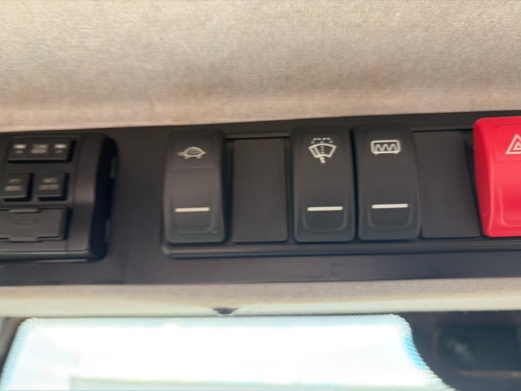 john-deere-324-image-45