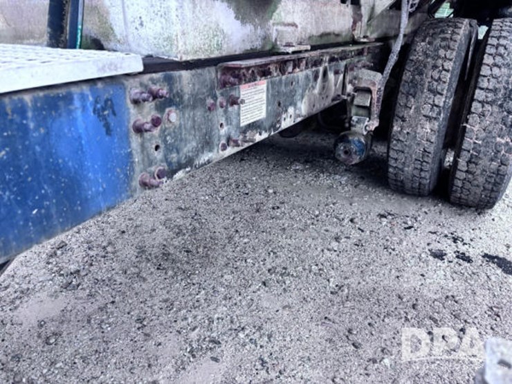 2003-volvo-10-image-31