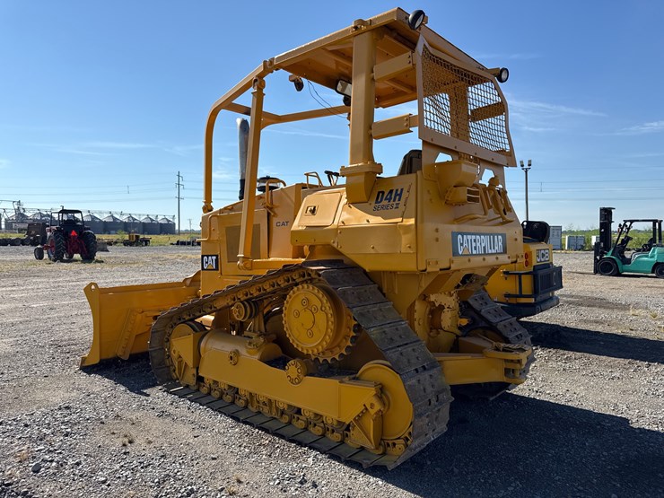 caterpillar-d4h-image-6