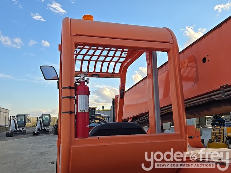 2016-sky-trak-8042-image-111