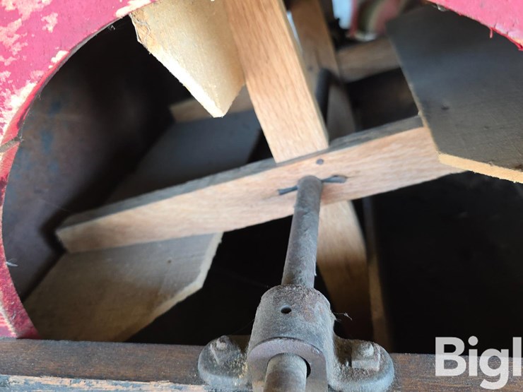 grain-cleaner-&-classic-farm-equipment-image-15