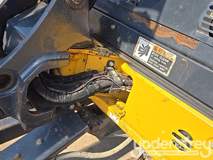 2020-deere-35g-image-39