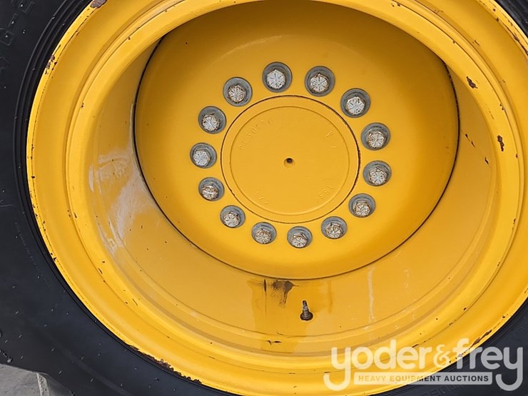 2017-deere-872g-image-91