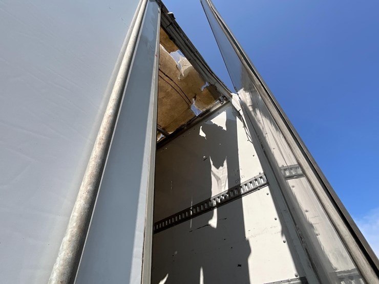 2021-freightliner-m2-106-image-12