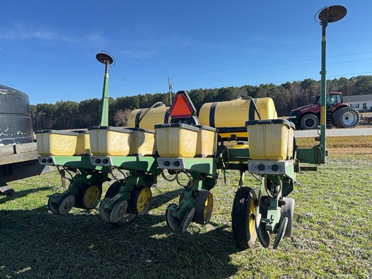 john-deere-7200-pull-type-vacuum-air-planter---4-row-located-at-107-jernigan-swamp-rd.,-ahoskie,-nc-image-15