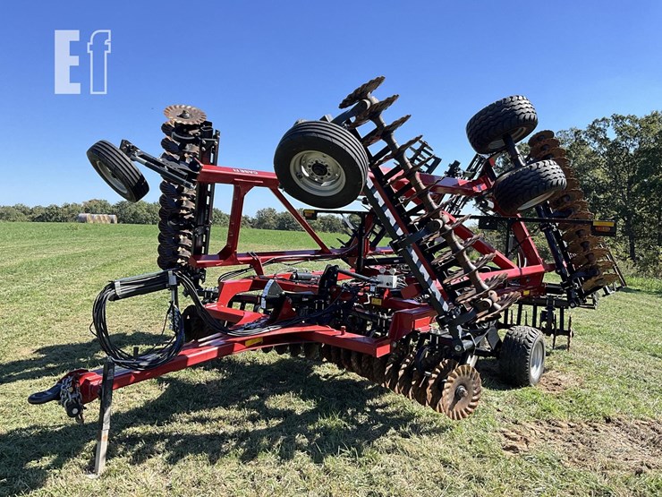 2022-case-ih-true-tandem-335vt-image-1