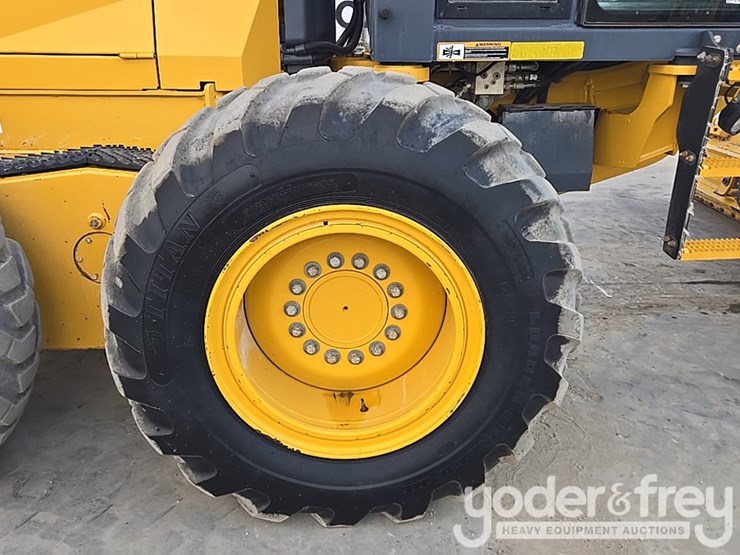 2017-deere-872g-image-88