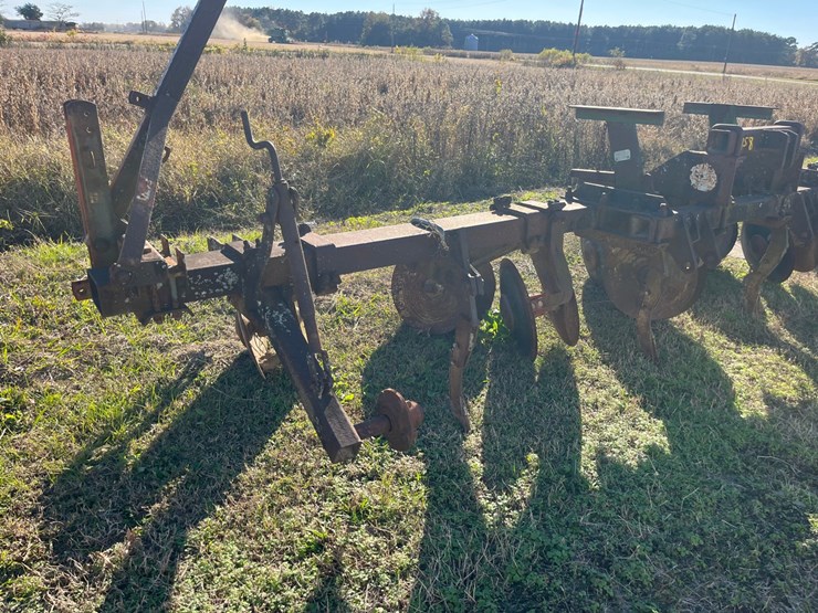 4-row-w&a-bedders,-42”-rows,-4-injector-knifes,-18’-x-4”-x-7”-toolbar,-has-some-row-marker-parts,-located-at-276-jonestown-rd.-snow-hill-nc--call-252-531-8061-for-more-info-image-4