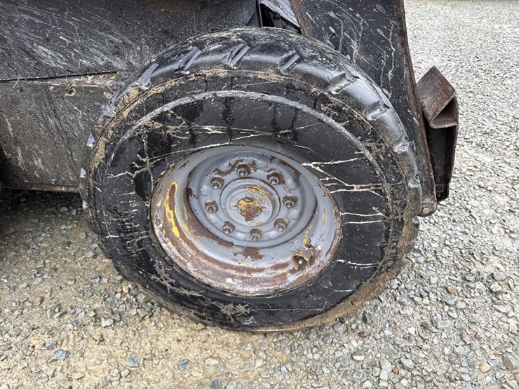 new-holland-lx885-image-55