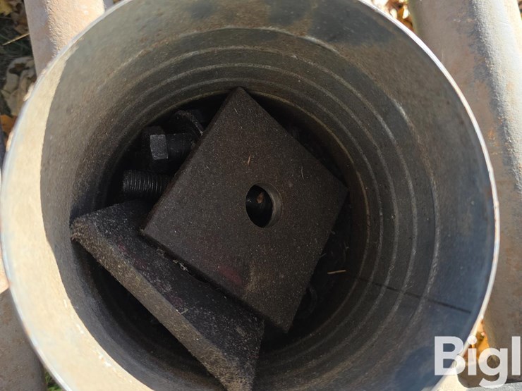 4wd-tractor-rock-box-image-11