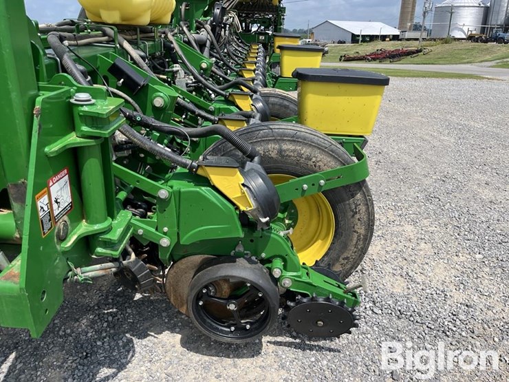 2020-john-deere-1775-image-14