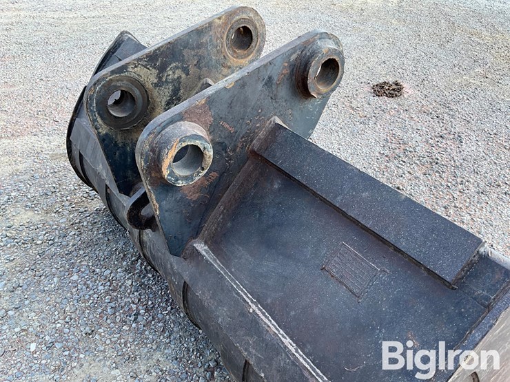 72"-c&p-excavator-bucket-image-7