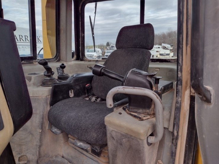 2004-caterpillar-d6r-xl-image-15