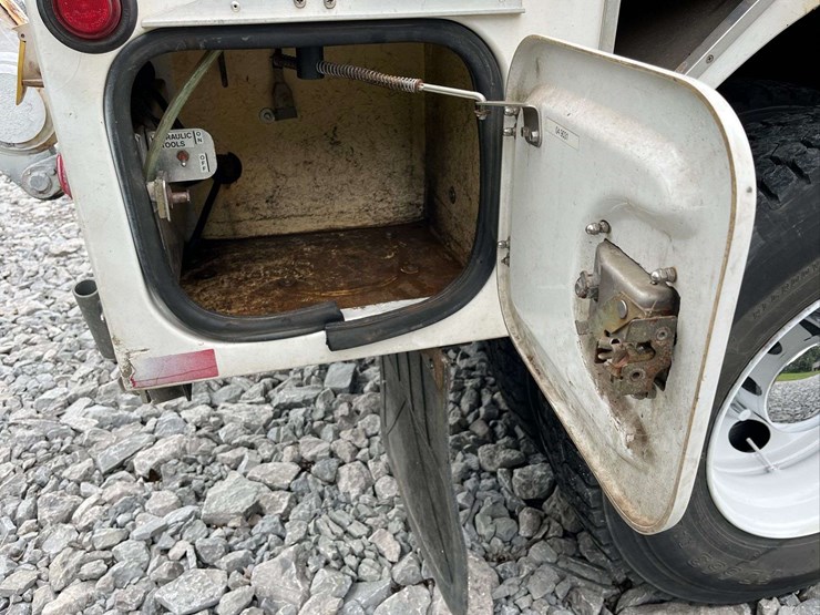 2005-gmc-c8-cable-placer-truck-image-43